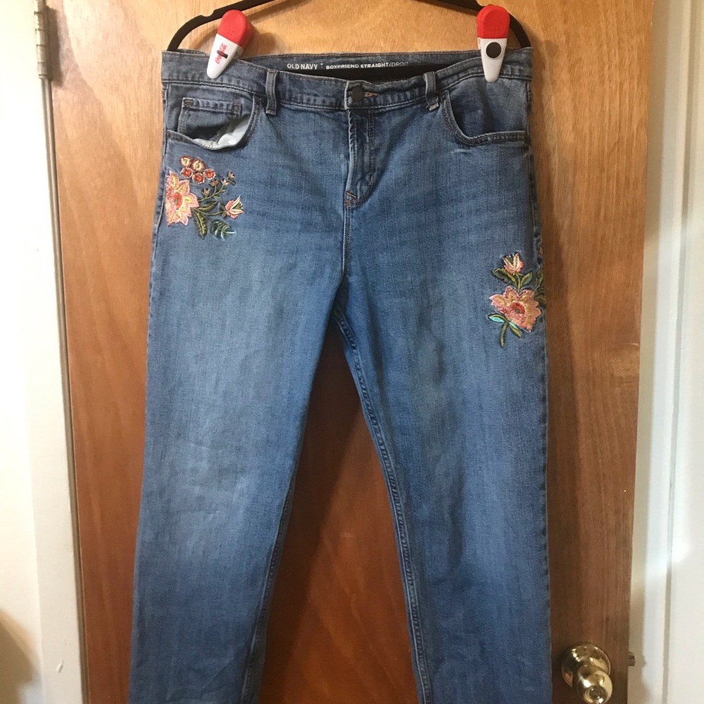 Embroidered women’s jeans.